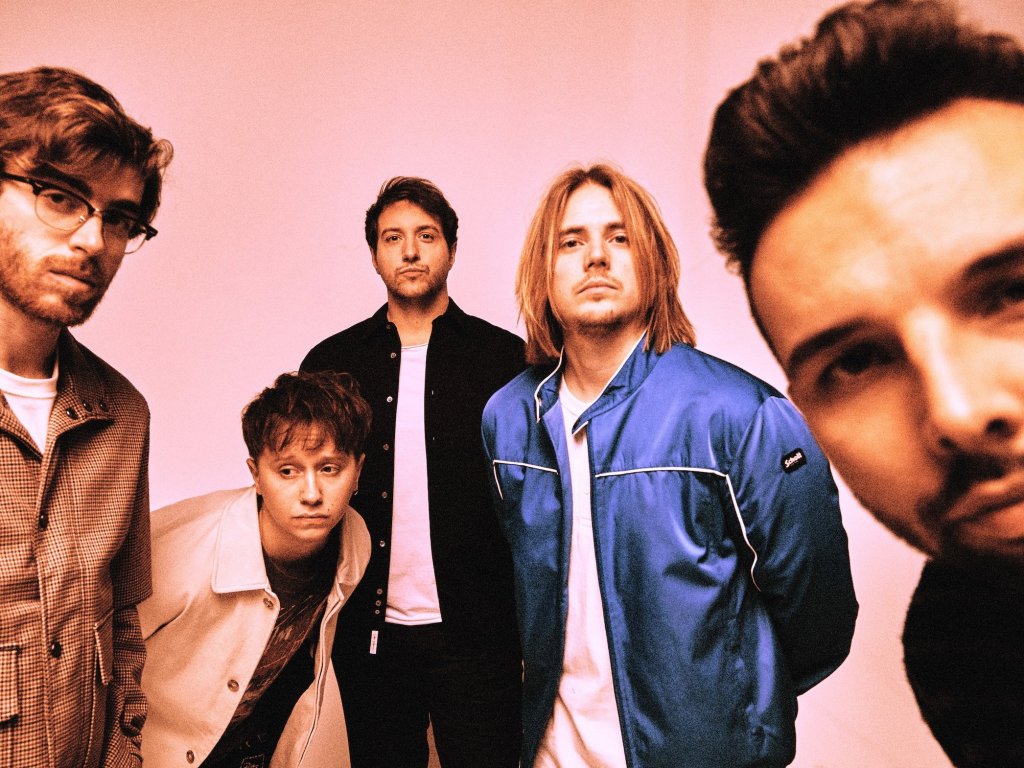 Nothing But Thieves 6